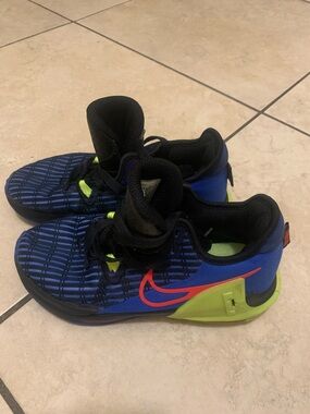 Lebron James Hyper Royal Broght  Kids Blue Athletic